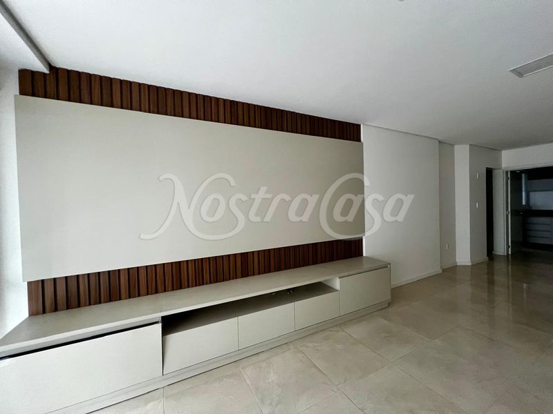 Apartamento à venda com 3 dormitórios, 3 banheiros, 2 vagas de garagens e 148m² de área privativa no bairro Centro