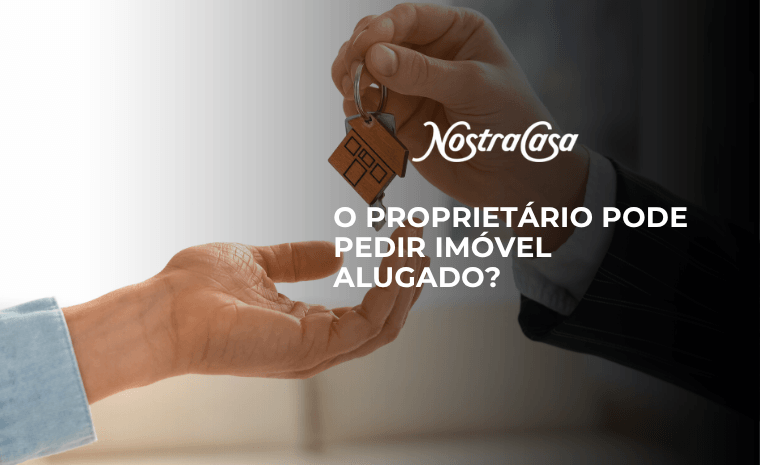 Mãos realizam a entrega de uma chave com chaveiro de casa, ilustrando a relação entre proprietário e ocupante de imóvel alugado.