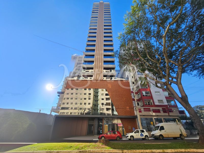 Apartamento para alugar com 2 dormitórios, 2 banheiros, 2 vagas de garagens e 1m² de área privativa no bairro Centro
