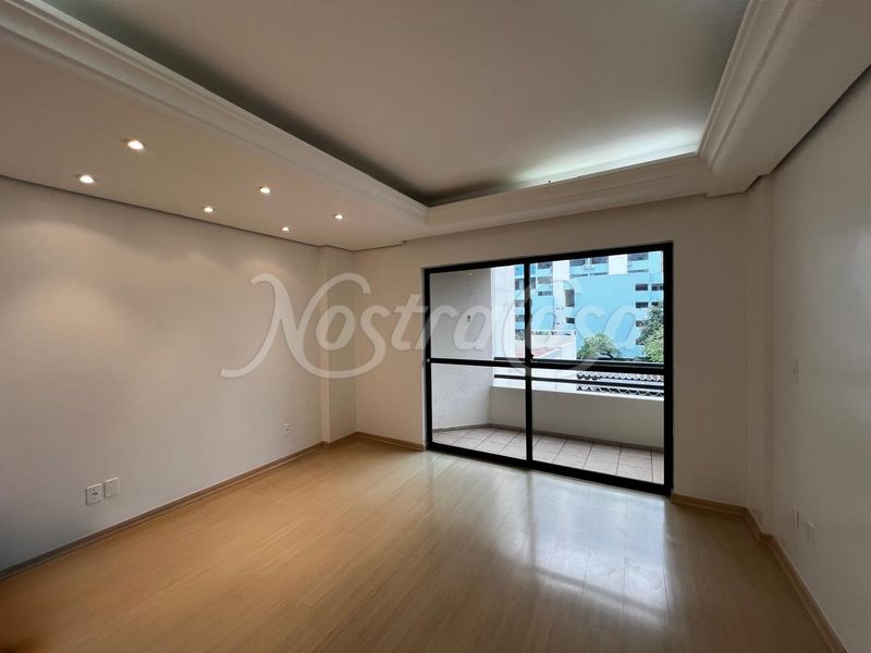 Apartamento à venda com 3 dormitórios, 1 banheiro, 1 vaga de garagem e 97m² de área privativa no bairro Centro